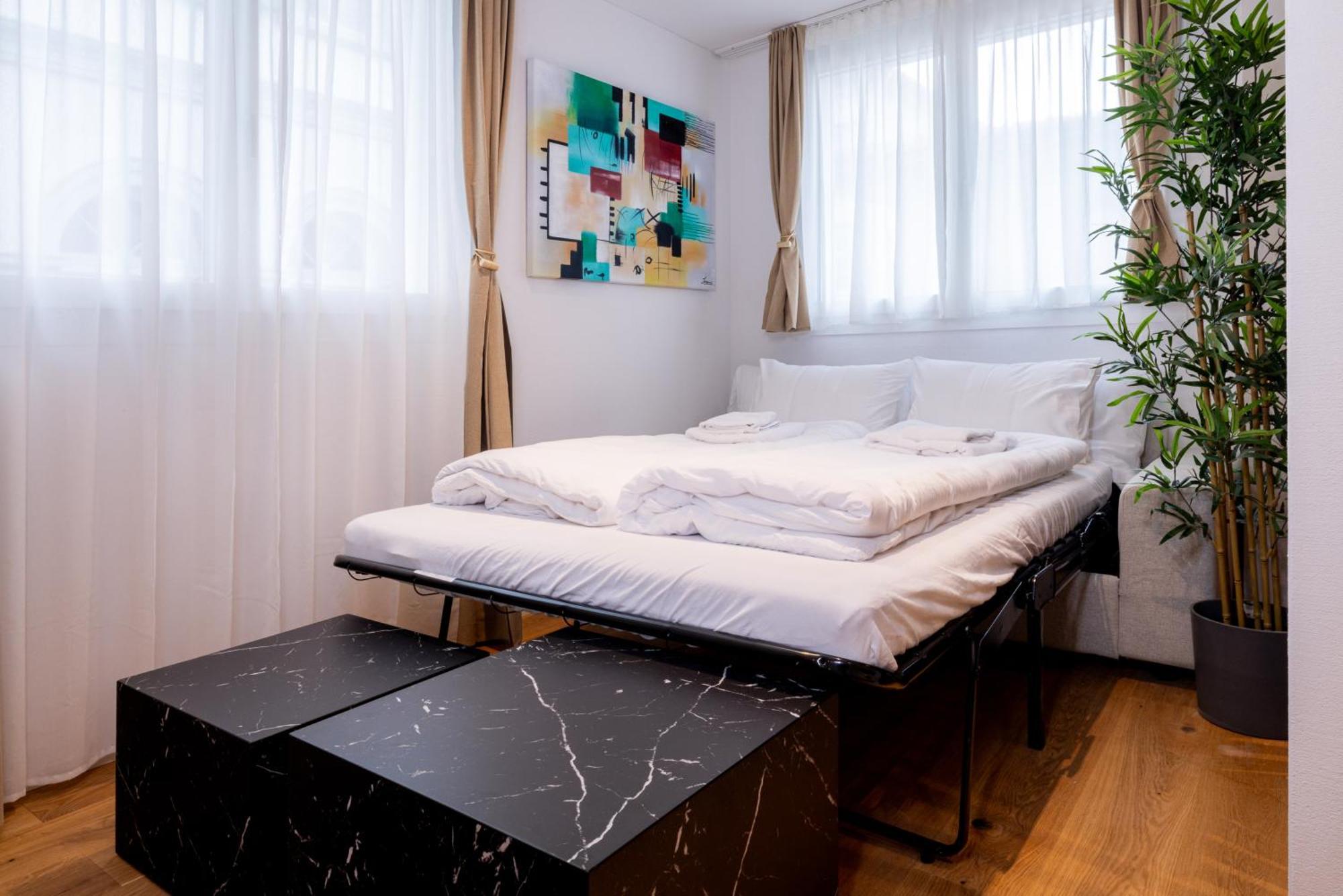 Eh Pluto Apartment *