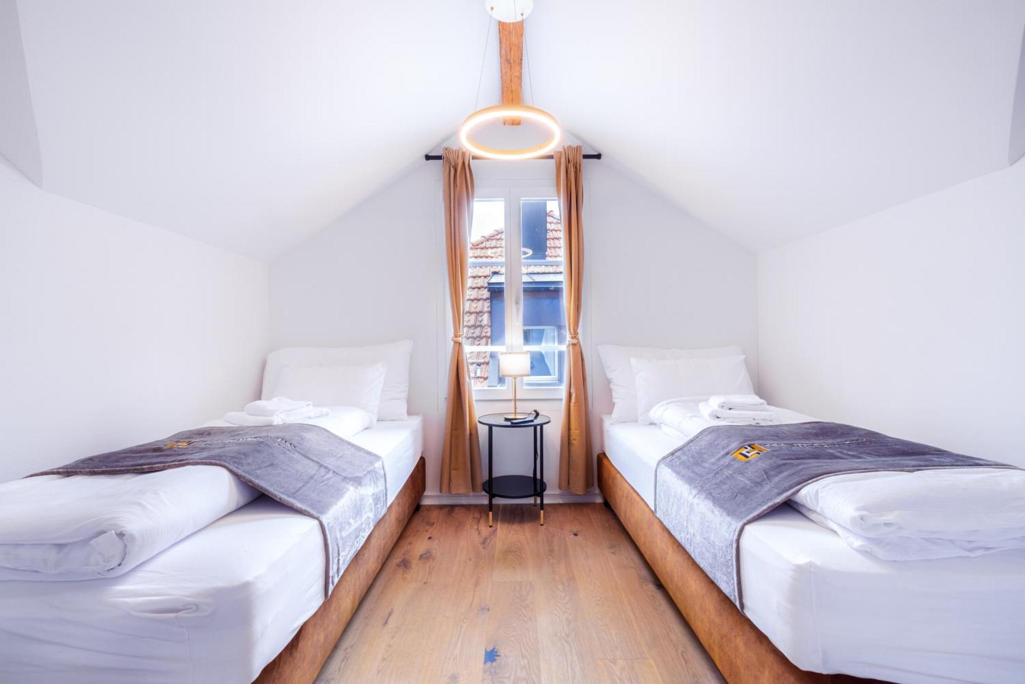 Eh Pluto Apartment *